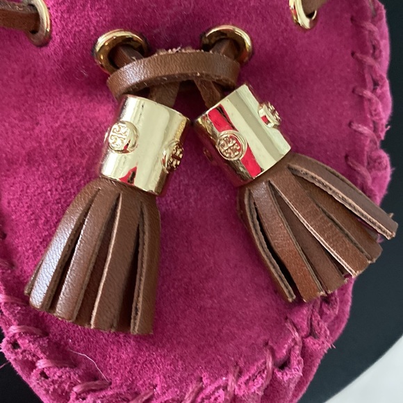 Tory Burch hot pink side and shearling lined slippers size 6 - Picture 3 of 6